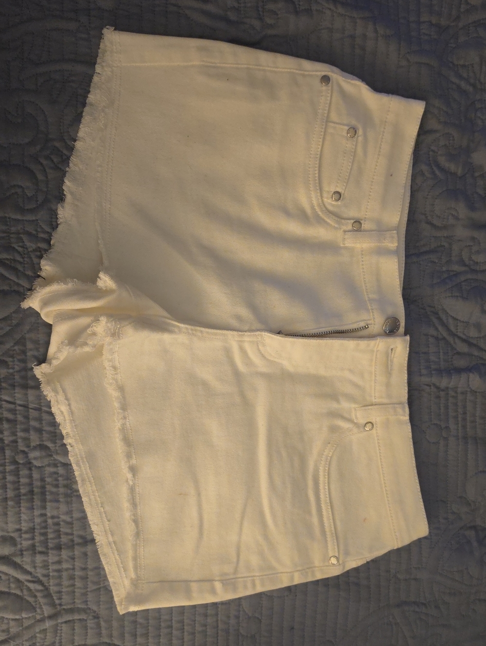 VENUS White Denim Shorts with Label Accent